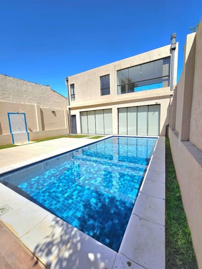 EN VENTA CASA DE 3 HABITACIONES EN EL BARRIO YCUA SATI