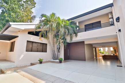 VENDO PRECIOSA RESIDENCIA EN EL BARRIO LAS LOMAS