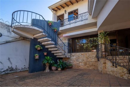 VENDO CASA EN EL BARRIO SAJONIA