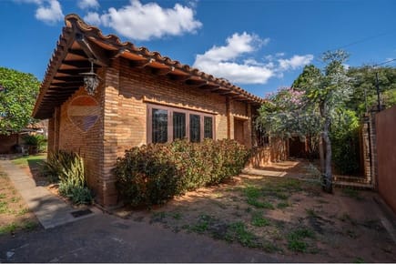 CASA DE 3 DORMITORIOS, TODA EN PLANTA BAJA - BARRIO NAZARETH DE ASUNCION