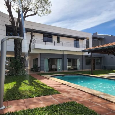 En Venta Hermosa Residencia de 4 dormitorios, Barrio Virgen del Huerto
