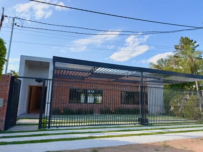 ¡Alquilo POR DÍAS! Casa a Estrenar en Puerta del Lago – San Bernardino!  J.A.