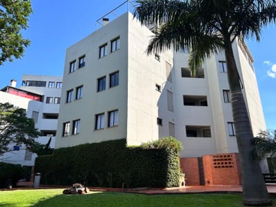 Alquilo amplio departamento de 3 Dormitorios en Condominio Moravia - S.H.Y
