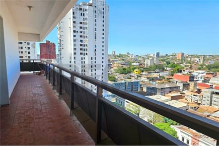 VENDO AMPLIO DEPARTAMENTO EN EL CENTRO DE ASUNCIÓN