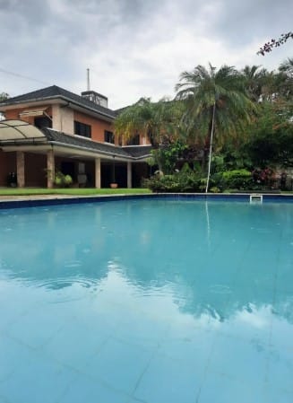 Exclusiva Residencia en Alquiler en Asunción - Lujo y Confort en el Prestigioso Barrio Ycua Satí
