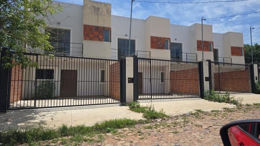 Vendo duplex con patio en lambare 