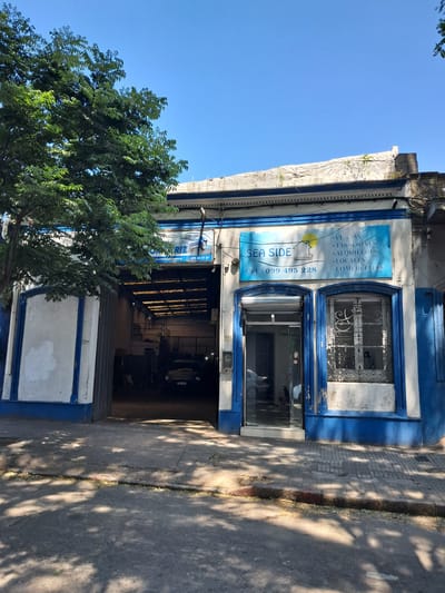 ¡OPORTUNIDAD! Amplio Local de 300 m² en ARENAL GRANDE ESQ. HOCQUART,  Zona Mayorista. Ideal VENTA, IMPORTACIÓN, DEPÓSITO, DISTRIBUCIÓN.