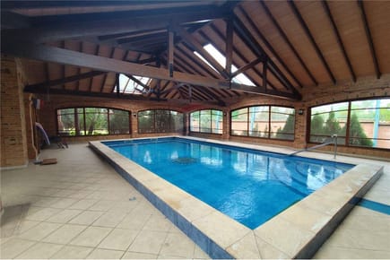 LUJOSA CASA EN SURUBI'I MARIANO EN VENTA