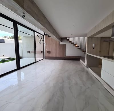 OPORTUNIDAD -EN VENTA – CASA PAREADA EN EL CORAZÓN DE MBURUCUYÁ