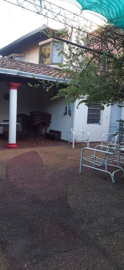 Terreno con casa a refaccionar o demoler zona Identificaciones 
