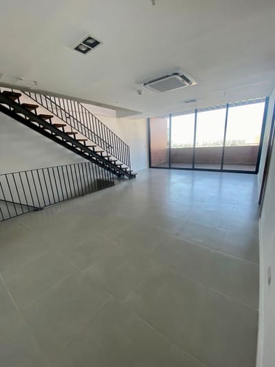 EN VENTA- PH de 3 plantas Zona Embajada Americana Edificio Bernardino - Torre 1