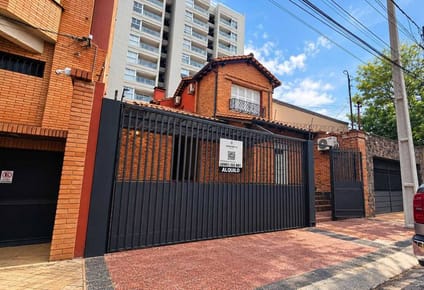 ALQUILO AMPLIA RESIDENCIA PARA USO COMERCIAL