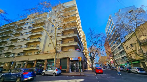 Semipiso, Impecable estado, Centro Sur, Luminoso, 3 Dorm., 2 baños, Servicio completo, 2 garajes y box.