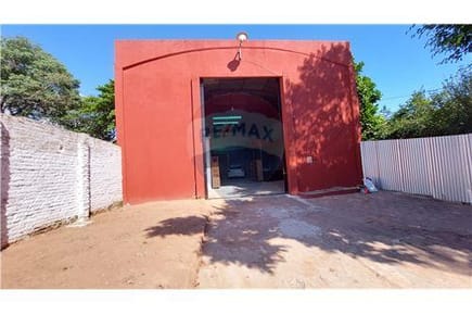 TINGLADO / DEPÓSITO CON PATIO FRONTAL EN LAMBARÉ EN VENTA