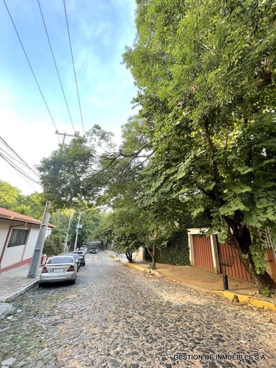 EN LA MEJOR ZONA DE VILLA MORRA – FRENTE DE 22.5 METROS V10-26-1