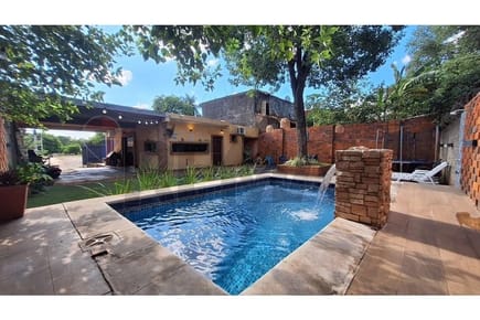 Exclusiva Residencia con Piscina en Ñemby: Oportunidad Única.
