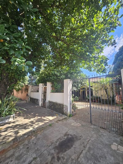 En venta casa con excelente ubicacion, a 2 cuadras de la Ruta 2 Capiata.