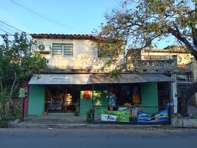 VENDO DOS LOCALES COMERCIALES CON DEPARTAMENTO Y VIVIENDA EN EL B. VISTA ALEGRE
