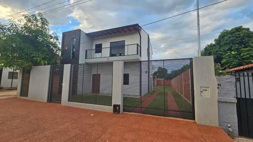 Vendo casa a estrenar en Capiatá zona Poder Judicial