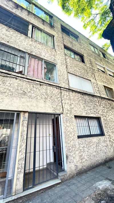 Venta apartamento tipo casa SIN GASTOS COMUNES 3 dormitorios, Cordón Norte. Patio exclusivo