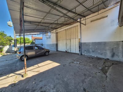 OFERTA Tinglado de 700 m2 en barrio Obrero