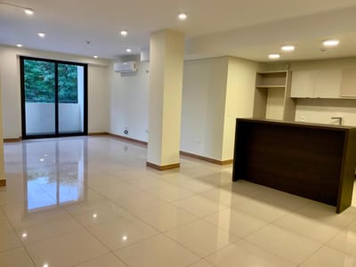 Departamento de 3 dormitorios en venta en pleno Villa Morra