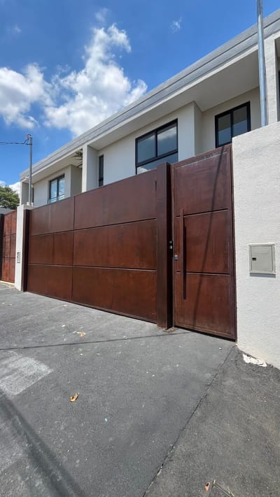 ALQUILO DUPLEX EN SAN CRISTÓBAL FULL EQUIPADO CON PISCINA