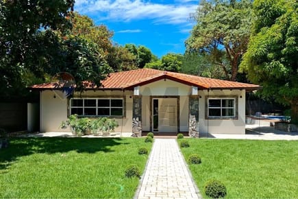 Moderna casa en San Bernardino!