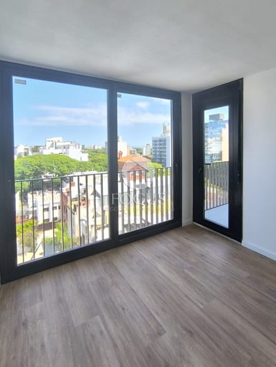 Venta Apartamento 1 Dormitorio Con Terraza, Piso 10 En Pocitos