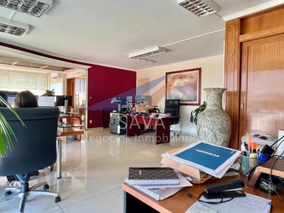 Venta Apartamento 4 Dormitorios en el Centro. A Pasos de la Plaza Independencia y de la Av. 18 de Julio!