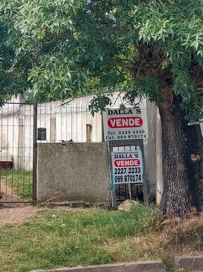 Vende 2 casas alquiladas y 2 apartamentos vacíos. Hay financiación.