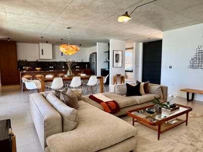 Casa en Venta, 4 Dormitorios, Piscina Climatizada, Losa Radiante. Barrio Privado La Juana