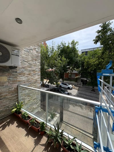 Pocitos. Luminoso Balcón con Vistas Panorámicas, Inversión de Alta Rentabilidad en Ubicación Premium.
