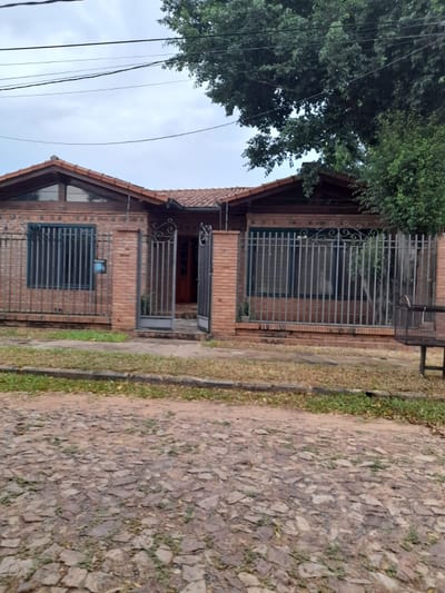 vendo casa comoda y bien ubicada, amplio terreno, en LOMA MERLO Luque
