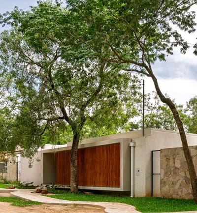 VENDO HERMOSA CASA A ESTRENAR EN SANBER. Zona céntrica! A 9 cuadras del Náutico. 3 dorm - 165.000 us