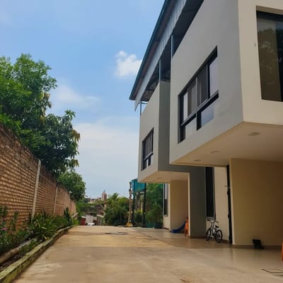 Tinglados y duplex en venta en el barrio Pettirossi