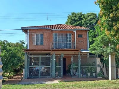 Vendo dúplex de 3 habitaciones en Villa Elisa barrio Mbocayaty