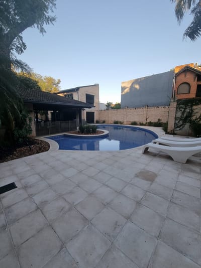 Alquilo Casa En Condominio C/ 3 Dormitorios En Suite. En Bo Los Laureles