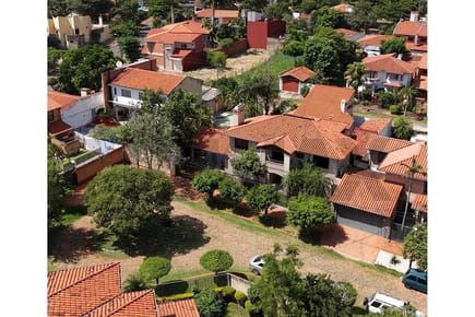 Amplia residencia en zona tranquila y residencial