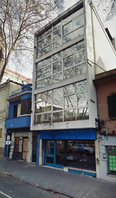 Edificio de locales y plantas comerciales en Cordón - Alquiler