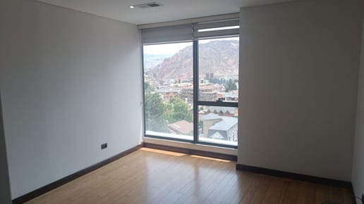 Departamento en Alquiler de 3 dormitorios en Suit  en la 17 de Calacoto
