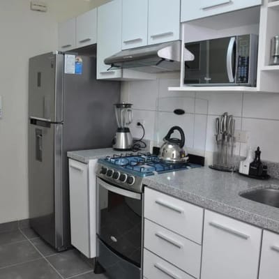 VENDO LINDO DPTO UBICADSIMO MIRAFLORES AMOBLADO