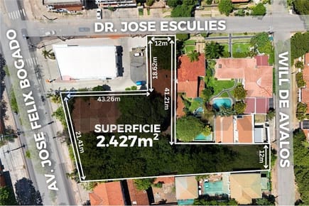 AMPLIO TERRENO CON SALIDA A TRES CALLES EN ASUNCIÓN EN VENTA (2.427 m2)