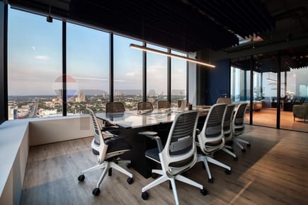 OFICINA CORPORATIVA CON VISTA AL RIO: A 5 MINUTOS DE LA COSTANERA NORTE 193,600 $