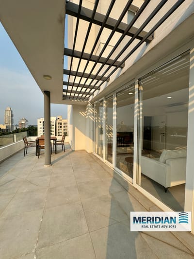 Departamento amoblado en venta, a pasos del eje Corporativo