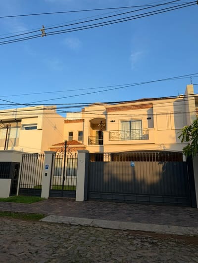 EN VENTA AMPLIA PROPIEDAD  BARRIO LOS LAURELES