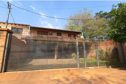 Amplia Casa en Luque 1er Barrio. 250,000 $