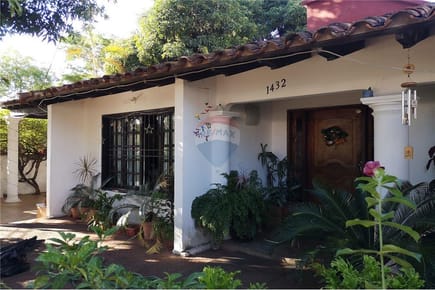 CASA EN ESQUINA BARRIO PALOMAR LAMBARE