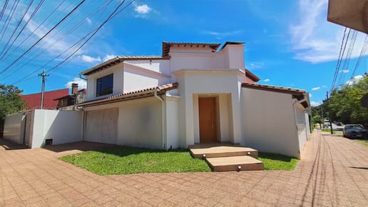 Vendo hermosa Casa en Esquina con 952 m2 ideal para Edificación en Altura o Oficina Corporativa