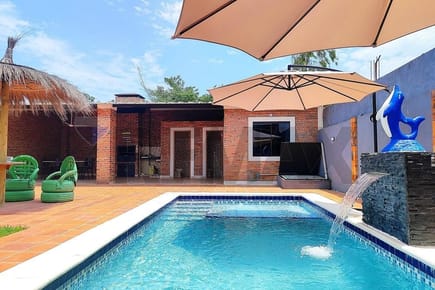 EN VENTA CASA-QUINTA EN SAN LORENZO  J.A.